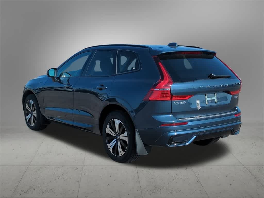 2025 Volvo XC60 Hybrid T8 Core photo 4