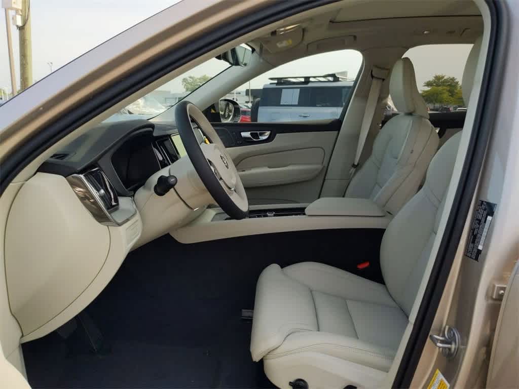 Thumbnail: 2025 Volvo XC60 - 14