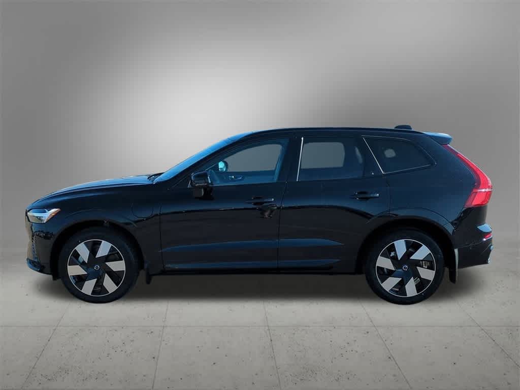2025 Volvo XC60 Hybrid T8 Plus photo 3