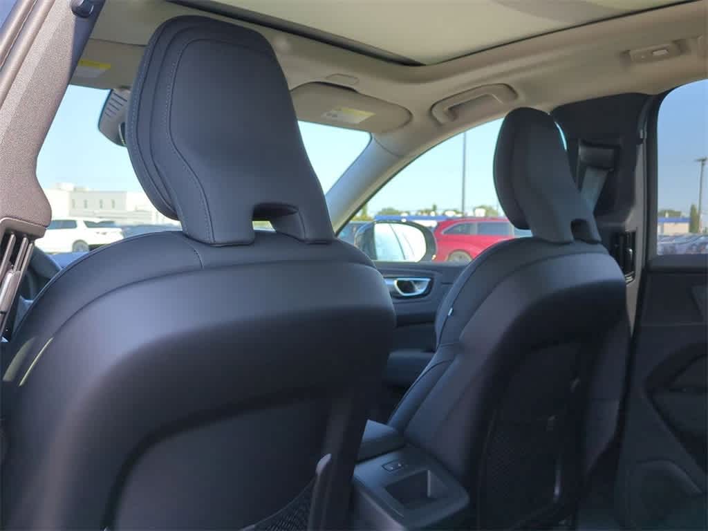 Thumbnail: 2026 Volvo XC60 - 17