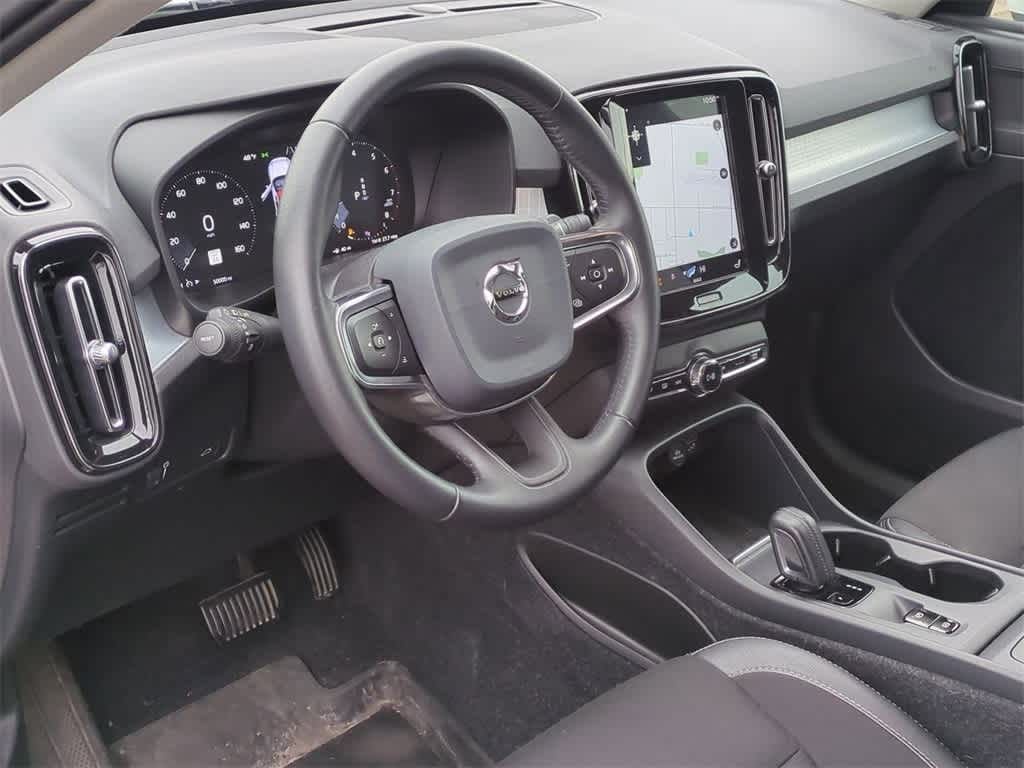 Used 2020 Volvo XC40 T5 Momentum SUV