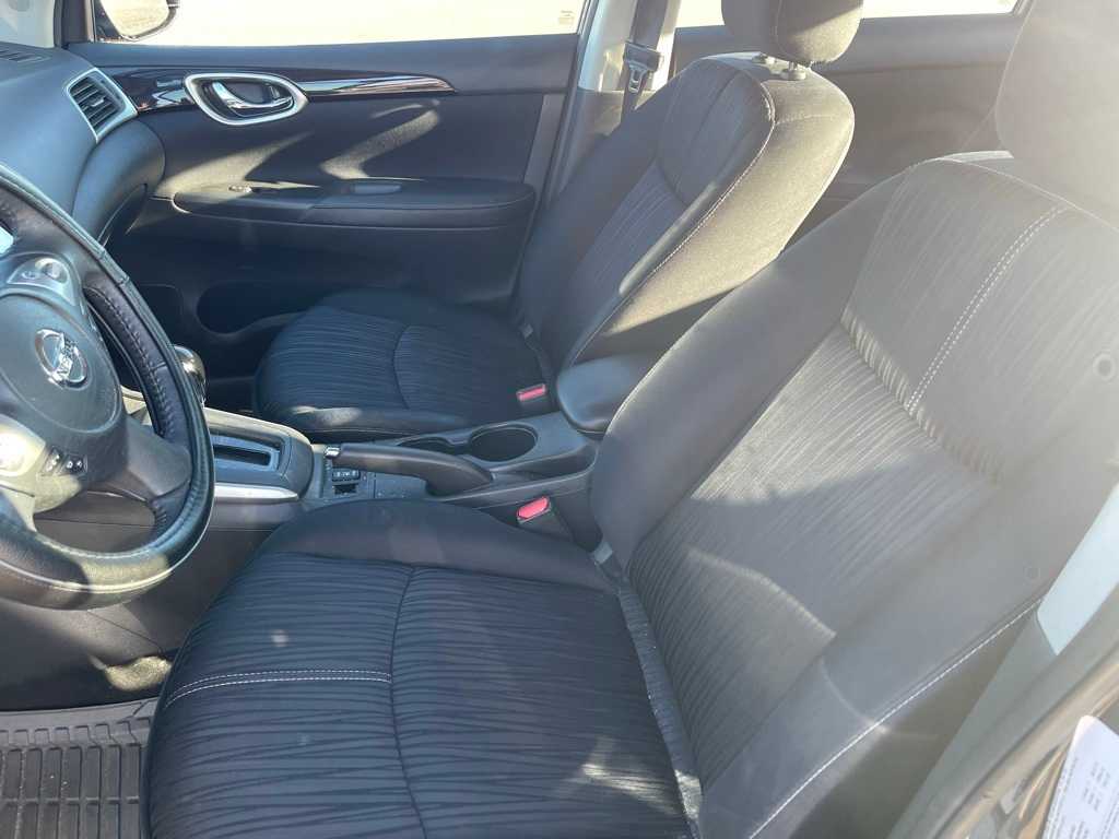 Thumbnail: 2016 Nissan Sentra - 10