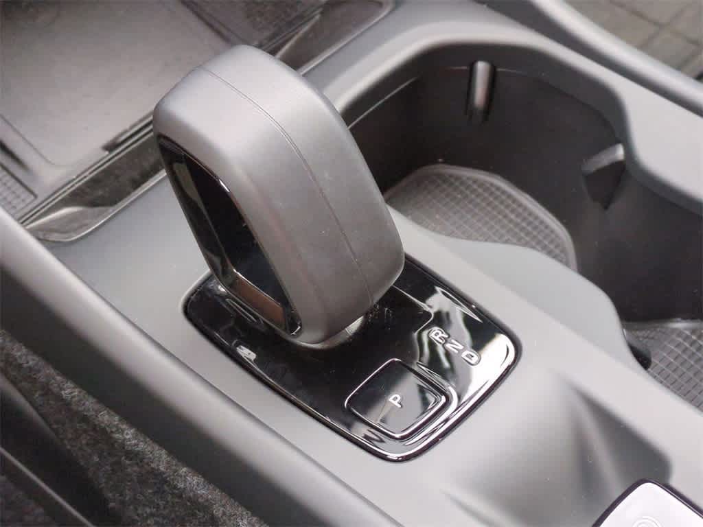 Thumbnail: 2025 Volvo XC40 - 30