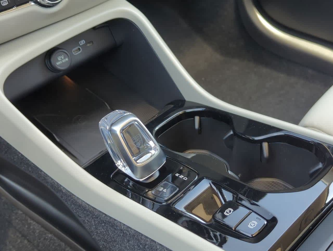 2025 Volvo XC40 B5 Ultimate 29