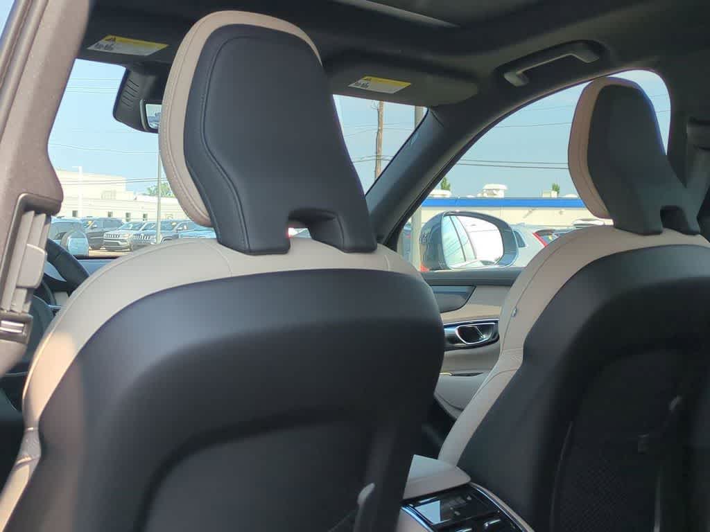 Thumbnail: 2026 Volvo XC90 - 16