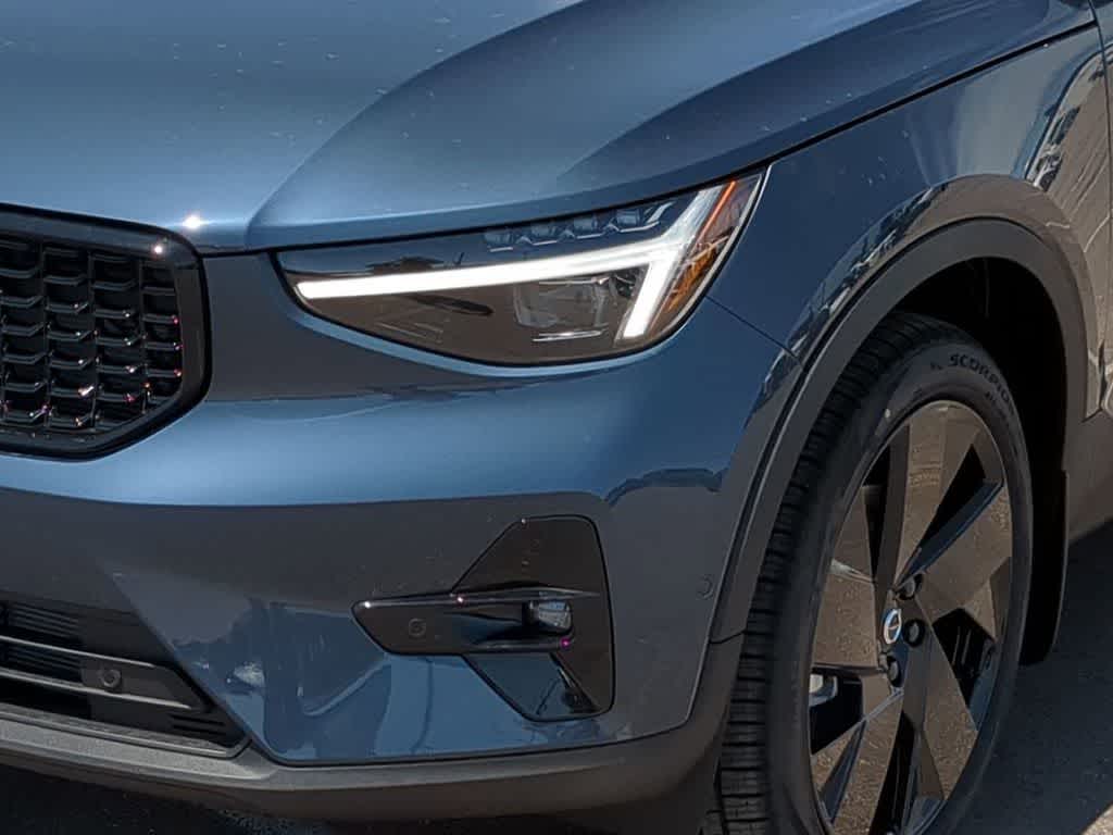 Thumbnail: 2026 Volvo XC40 - 10