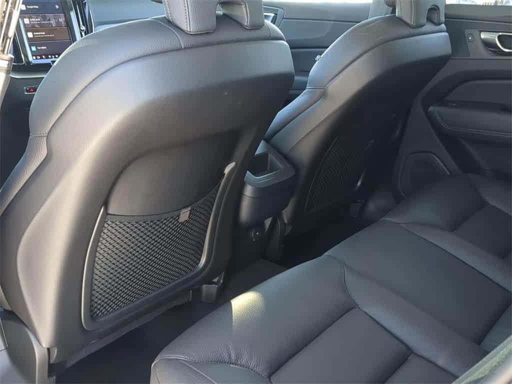 Thumbnail: 2025 Volvo XC60 - 17