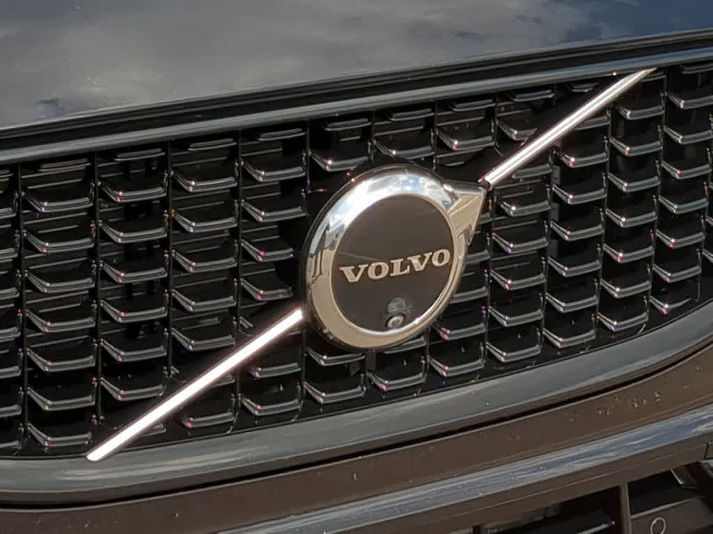 Thumbnail: 2025 Volvo XC60 - 11