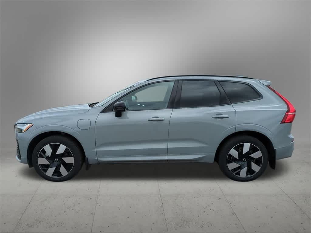 2025 Volvo XC60 Hybrid T8 Plus photo 3
