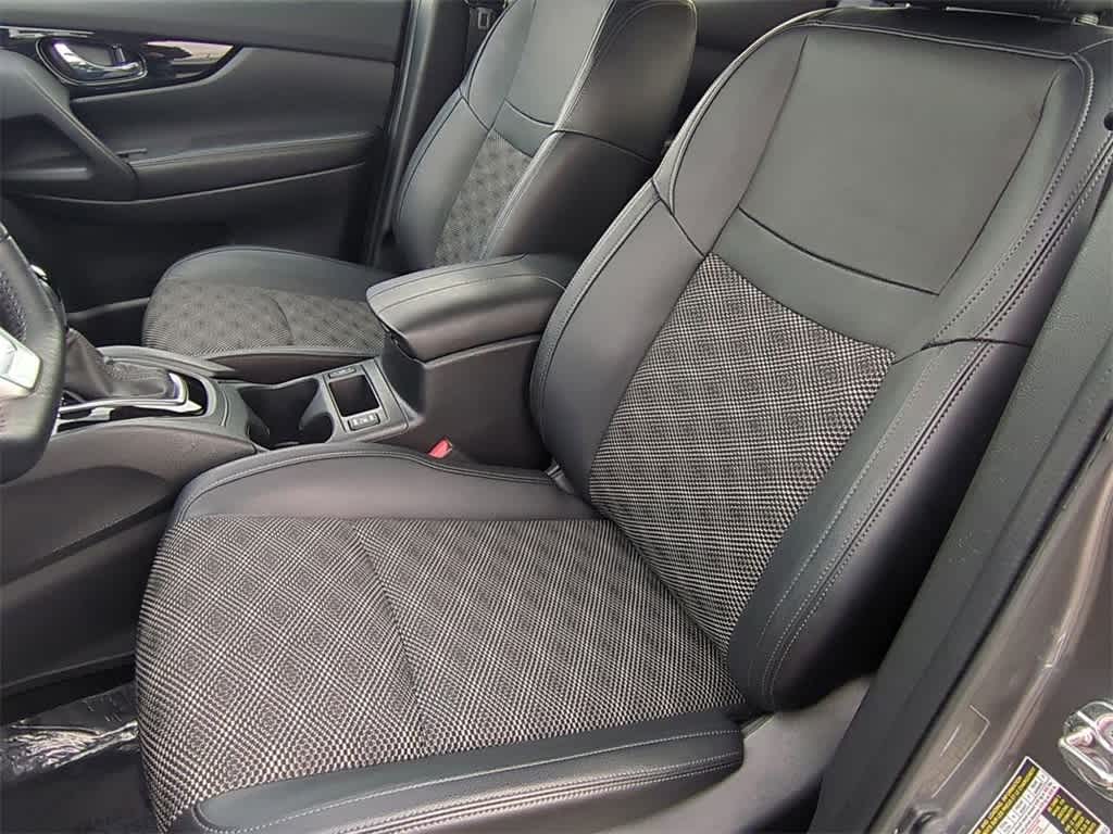 Thumbnail: 2022 Nissan Rogue Sport - 16