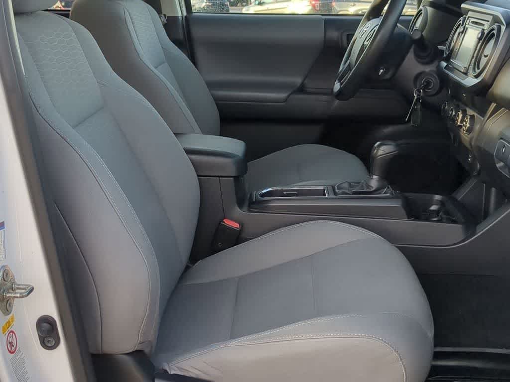 Thumbnail: 2019 Toyota Tacoma - 21