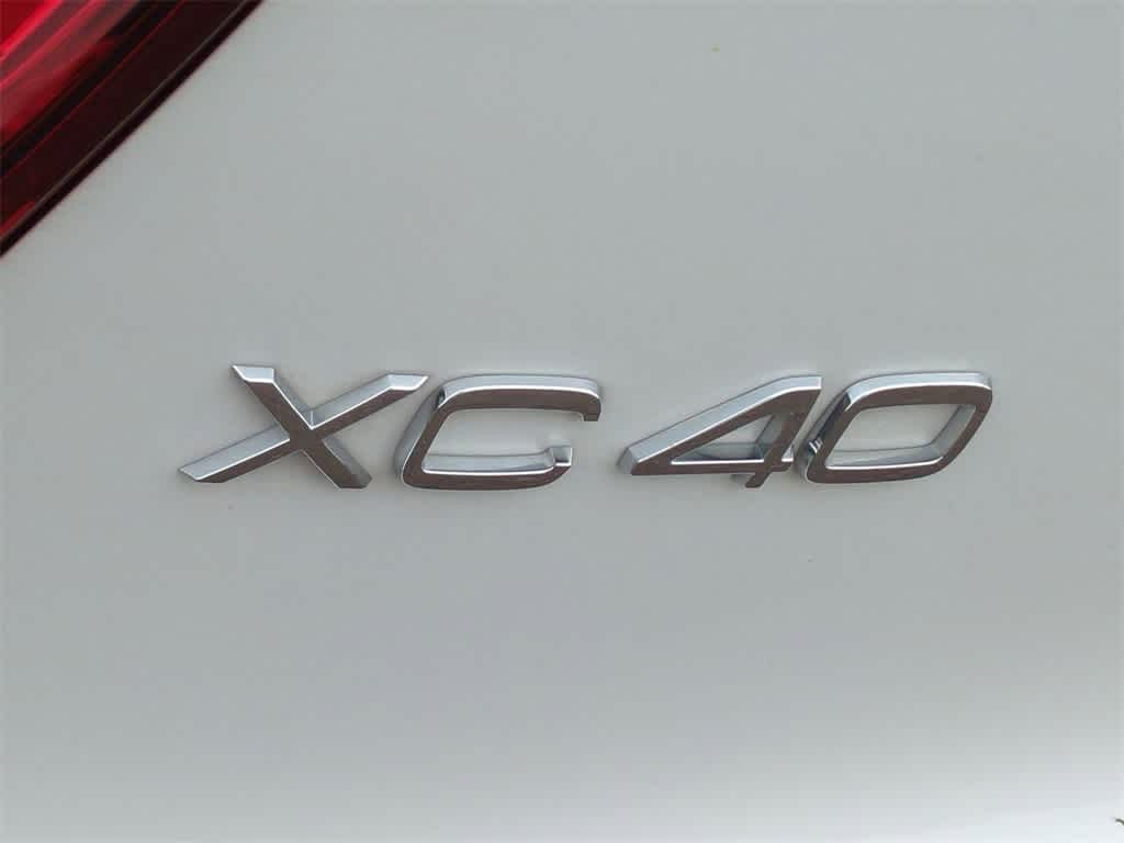 Thumbnail: 2025 Volvo XC40 - 11