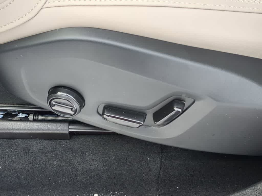 Thumbnail: 2026 Volvo XC90 - 16