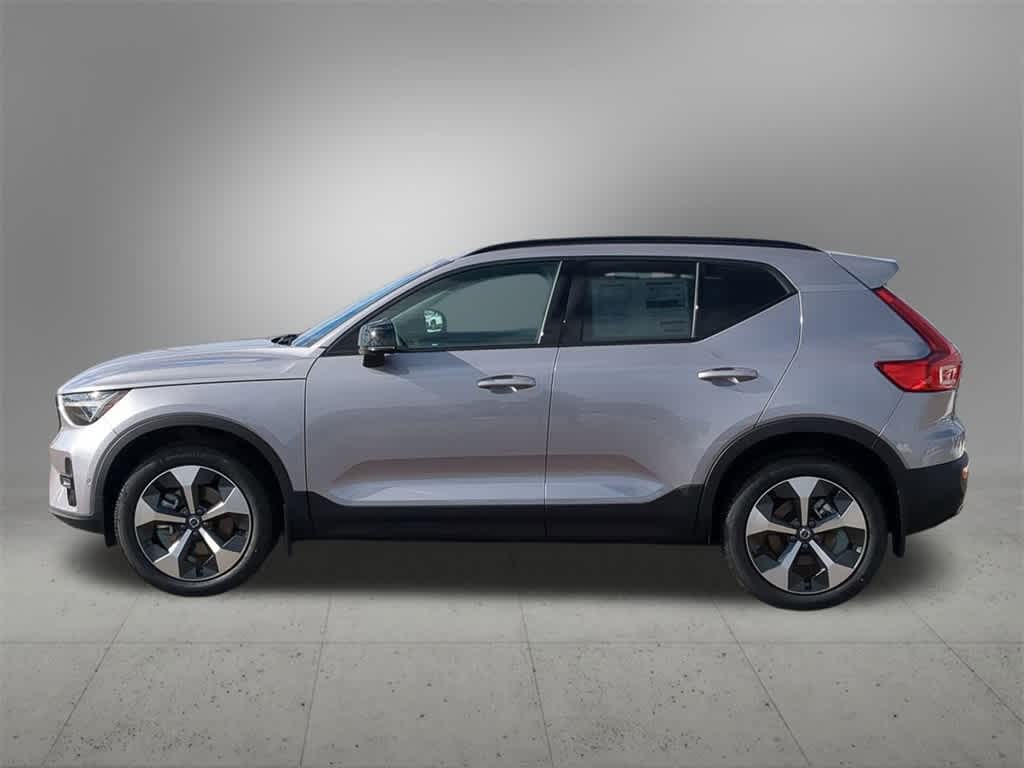 Thumbnail: 2026 Volvo XC40 - 3
