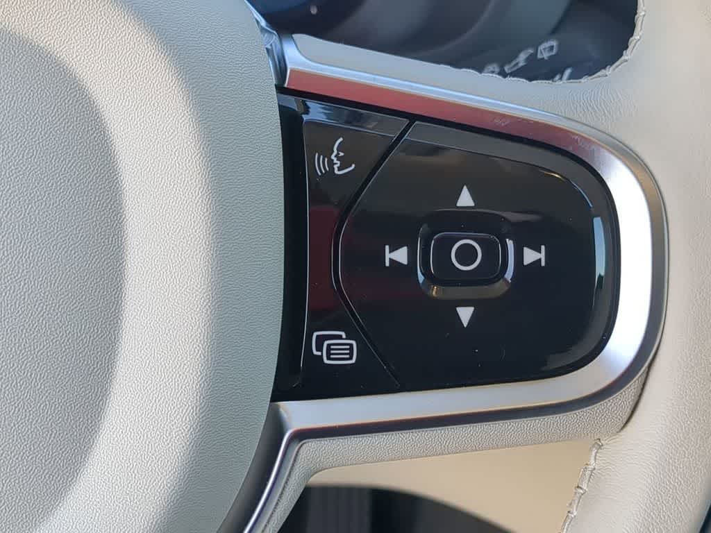 Thumbnail: 2025 Volvo XC60 - 23