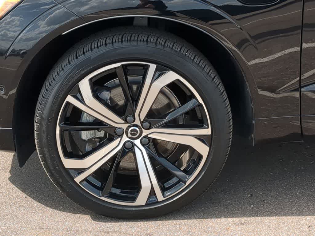 Thumbnail: 2025 Volvo XC60 - 13