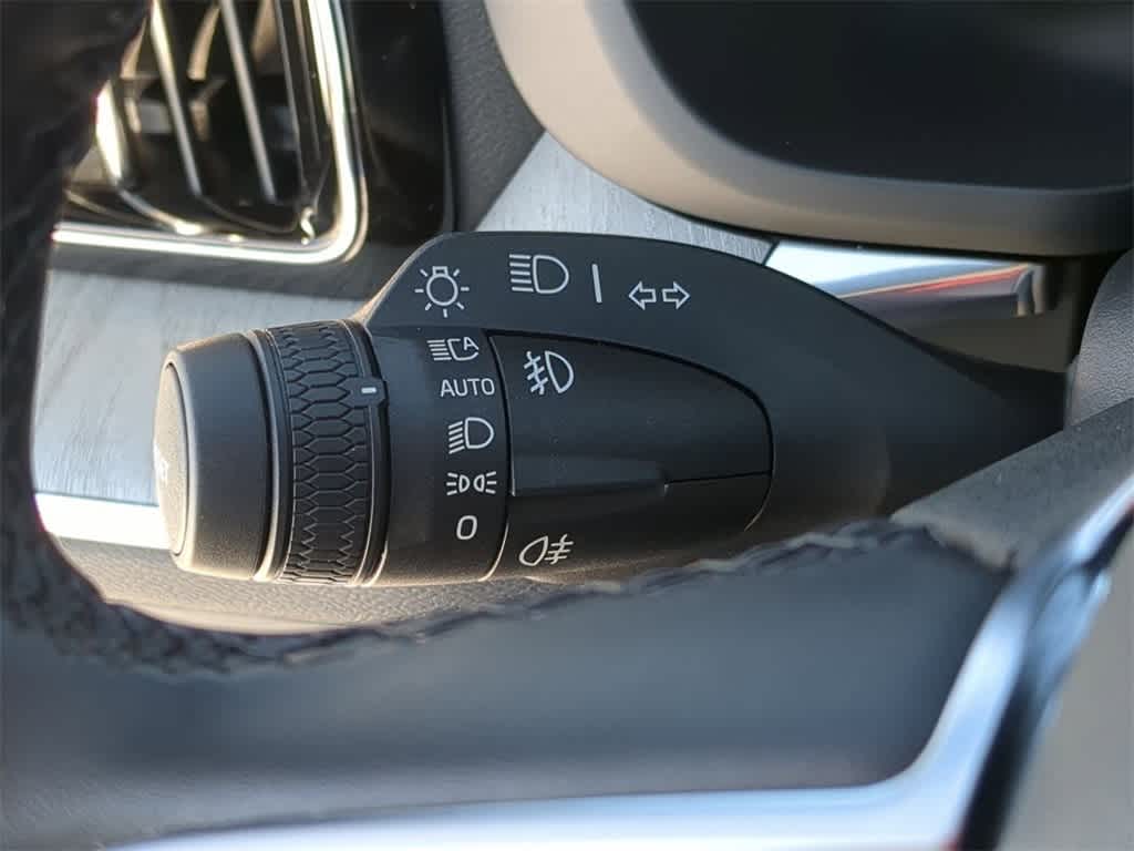 Thumbnail: 2025 Volvo XC60 - 25