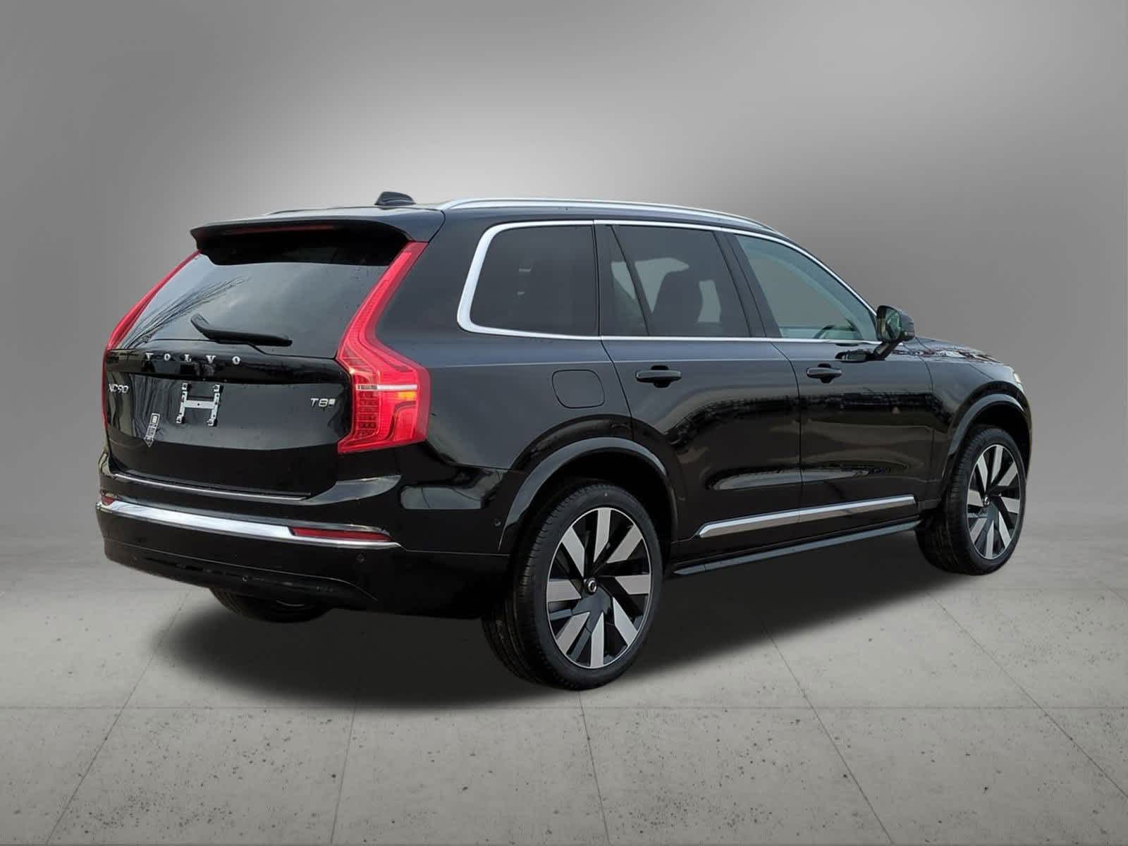 2025 Volvo XC90 T8 Plus 6
