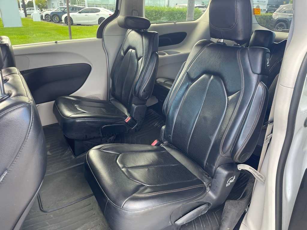 Thumbnail: 2019 Chrysler Pacifica - 10