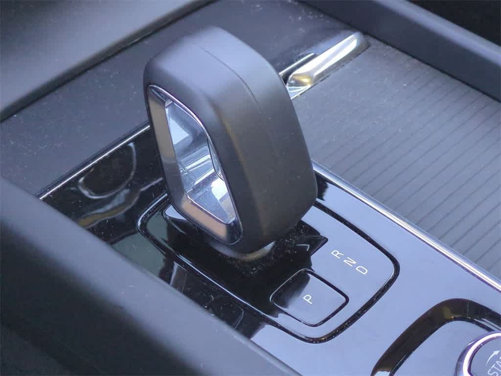 Thumbnail: 2023 Volvo XC60 - 32