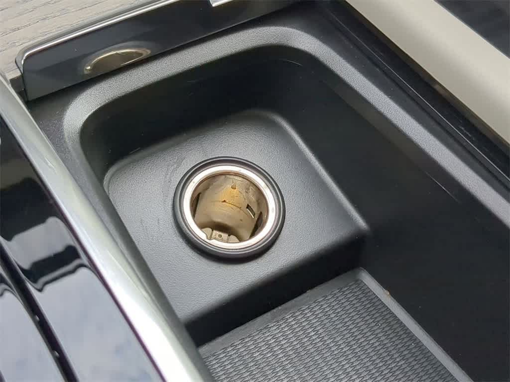 Thumbnail: 2025 Volvo XC90 - 32