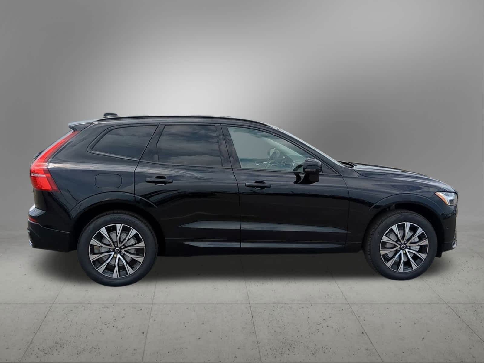 Thumbnail: 2025 Volvo XC60 - 7