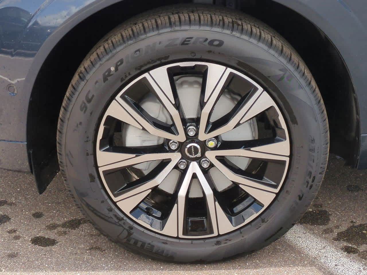 Thumbnail: 2025 Volvo XC60 - 12