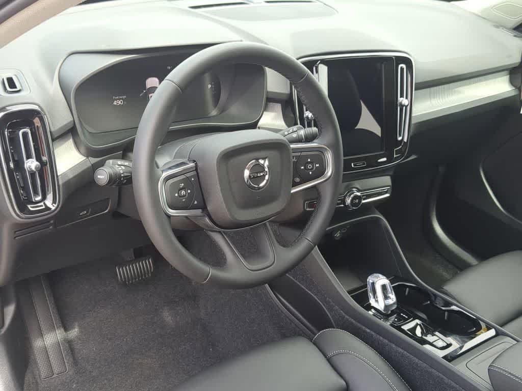 Thumbnail: 2026 Volvo XC40 - 2