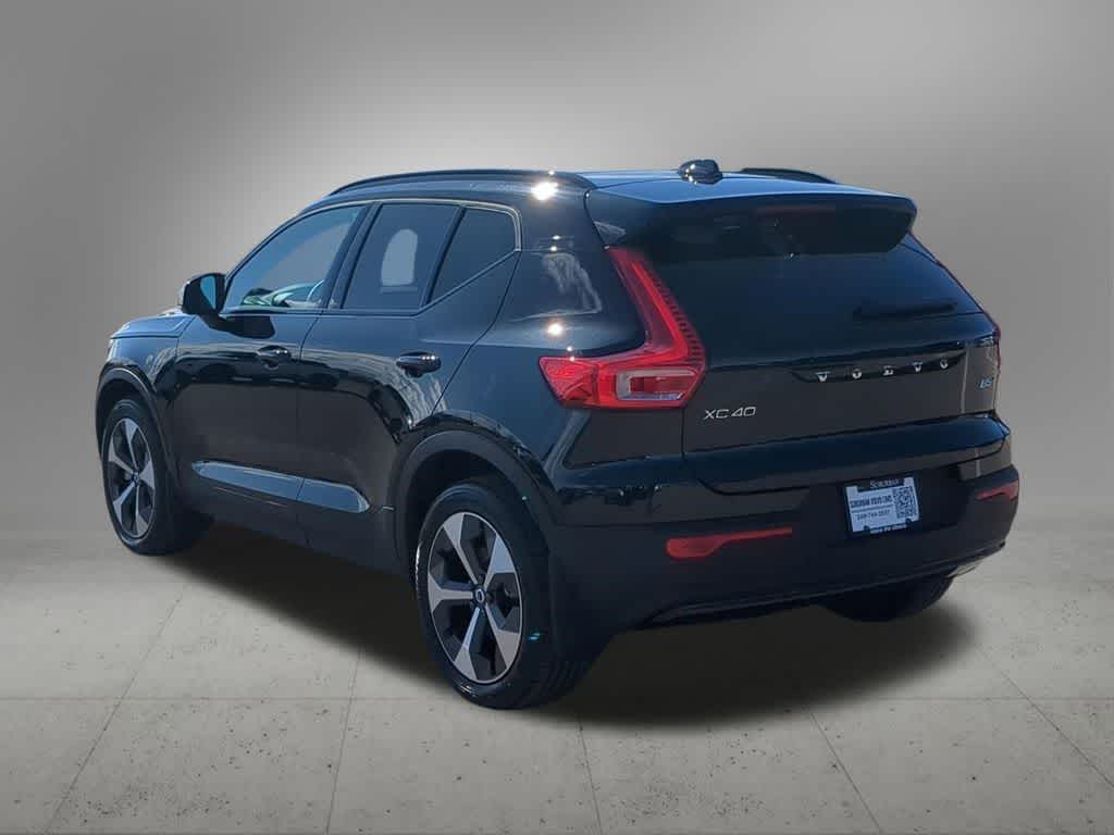 Thumbnail: 2026 Volvo XC40 - 4
