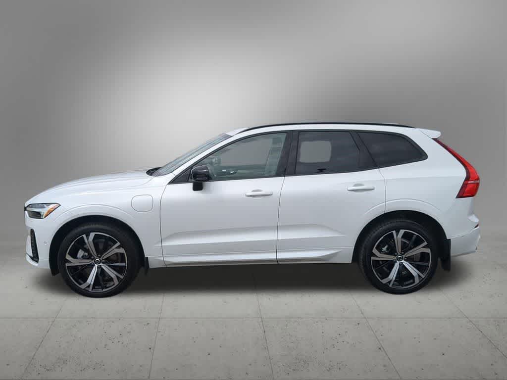 Thumbnail: 2025 Volvo XC60 - 3