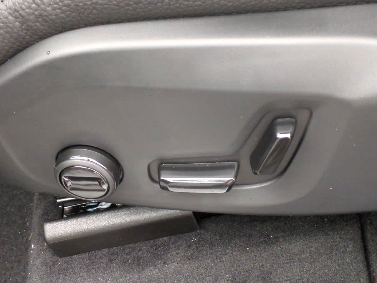 2025 Volvo XC60 B5 Plus 16