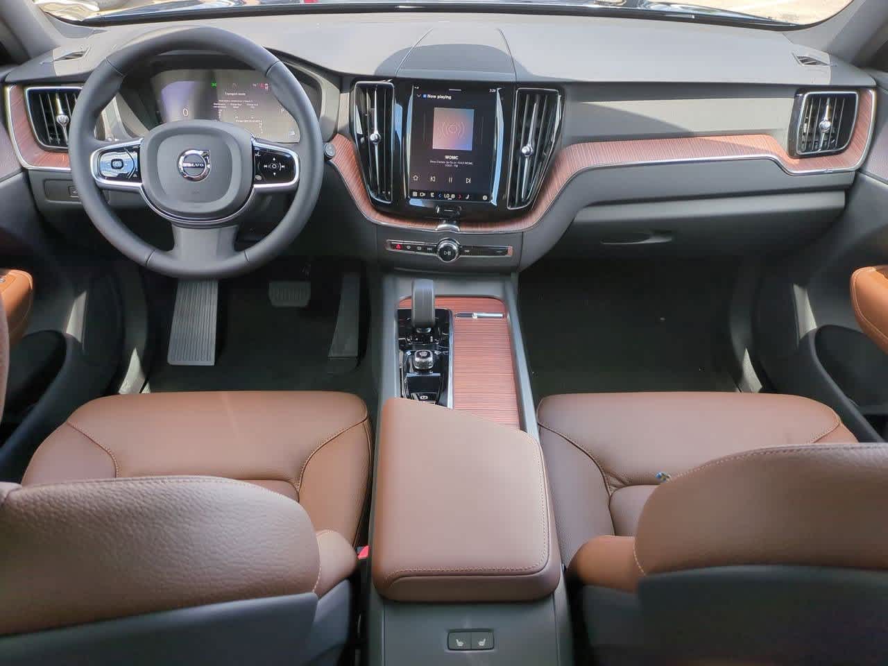 Thumbnail: 2025 Volvo XC60 - 14