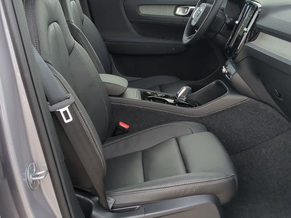 Thumbnail: 2026 Volvo XC40 - 20