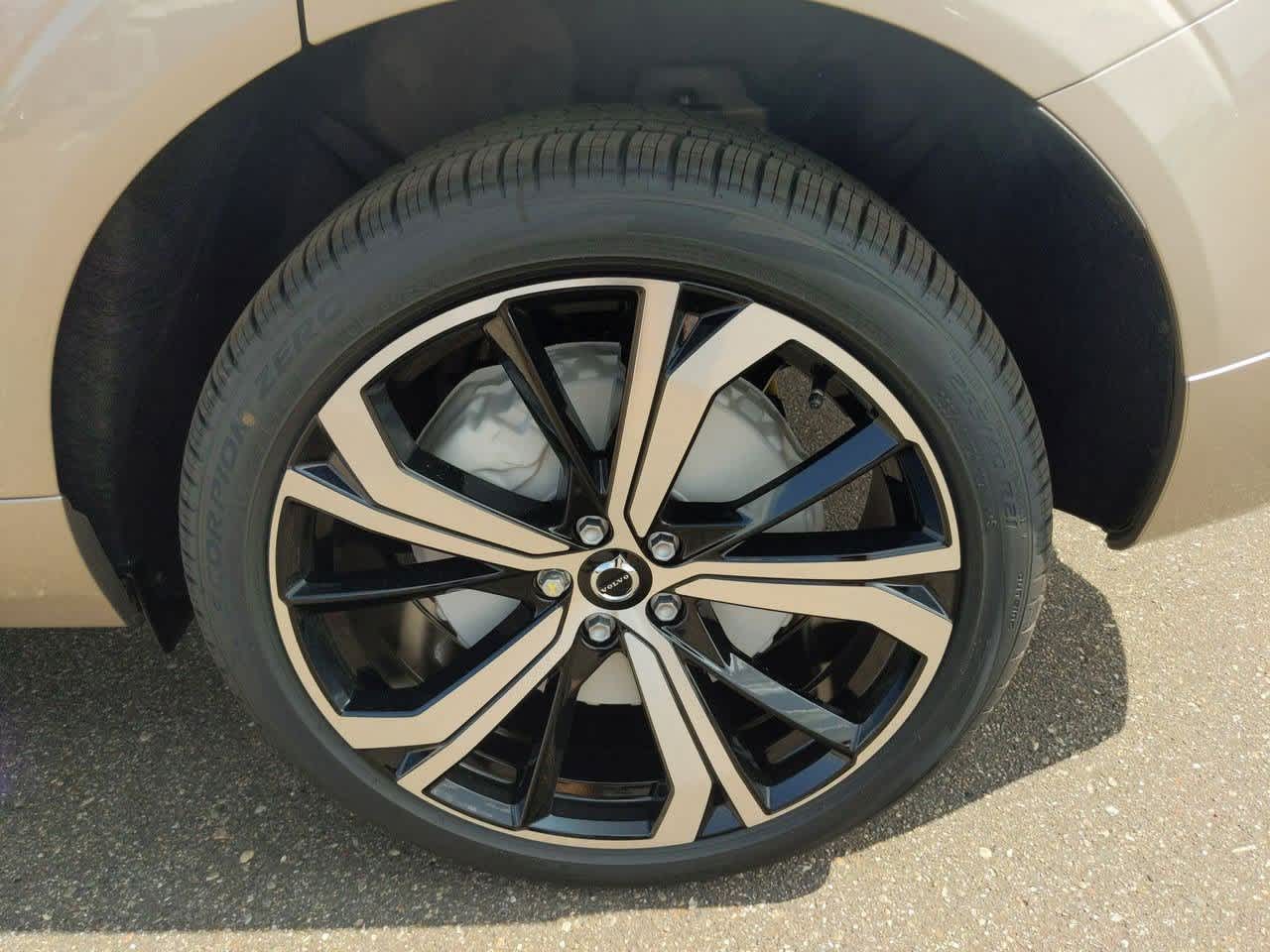 Thumbnail: 2025 Volvo XC60 - 12