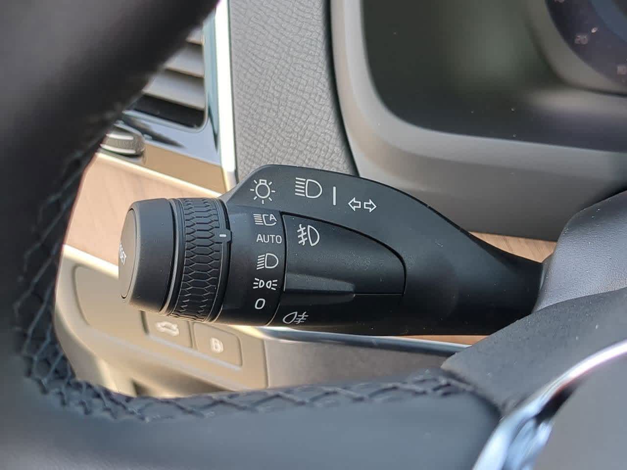2025 Volvo XC90 T8 Plus 28