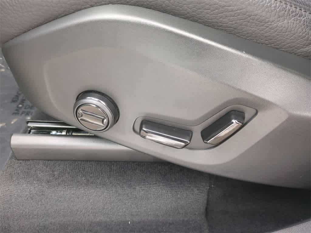 Thumbnail: 2025 Volvo XC90 - 9