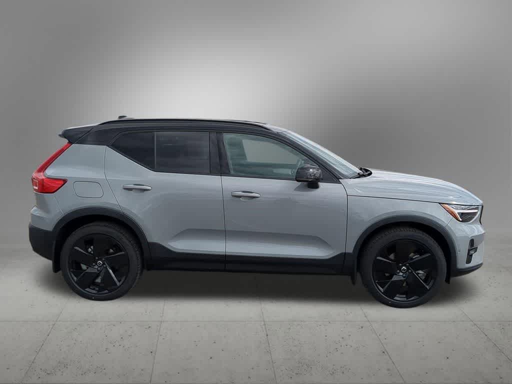 Thumbnail: 2026 Volvo XC40 - 7