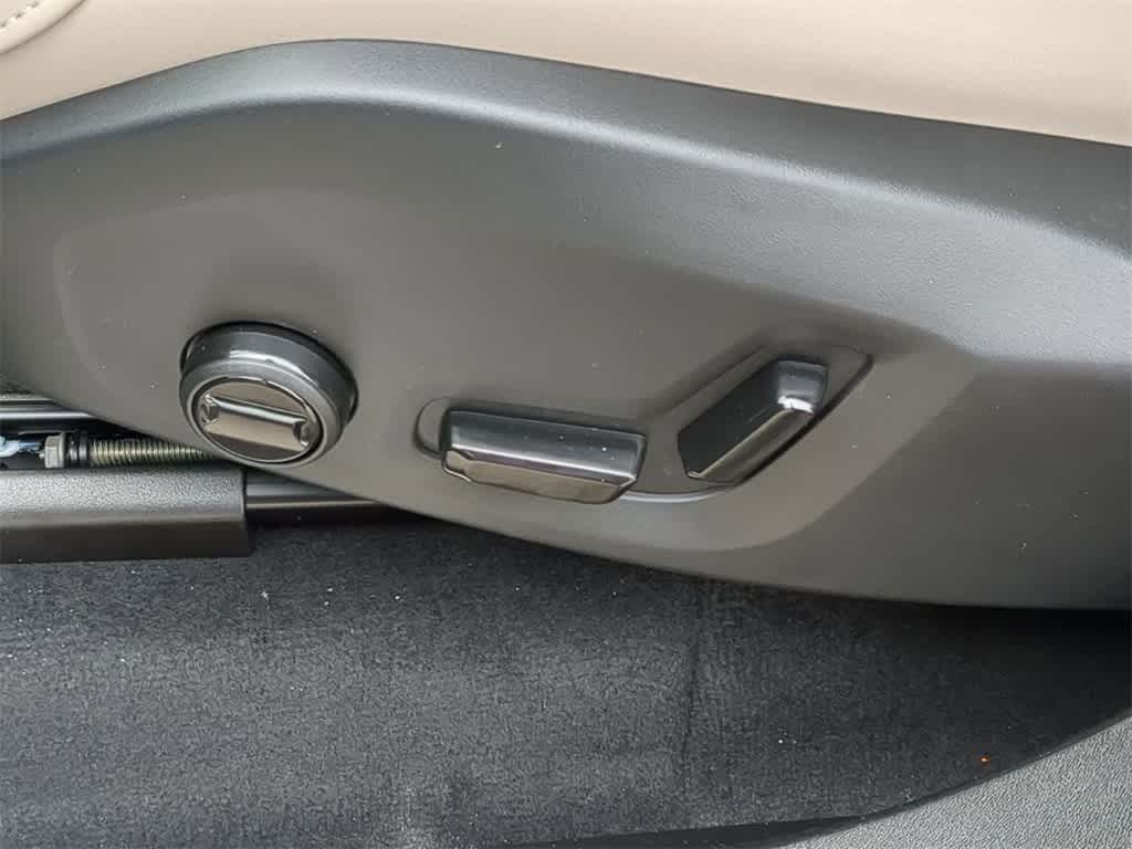 Thumbnail: 2026 Volvo XC90 - 17