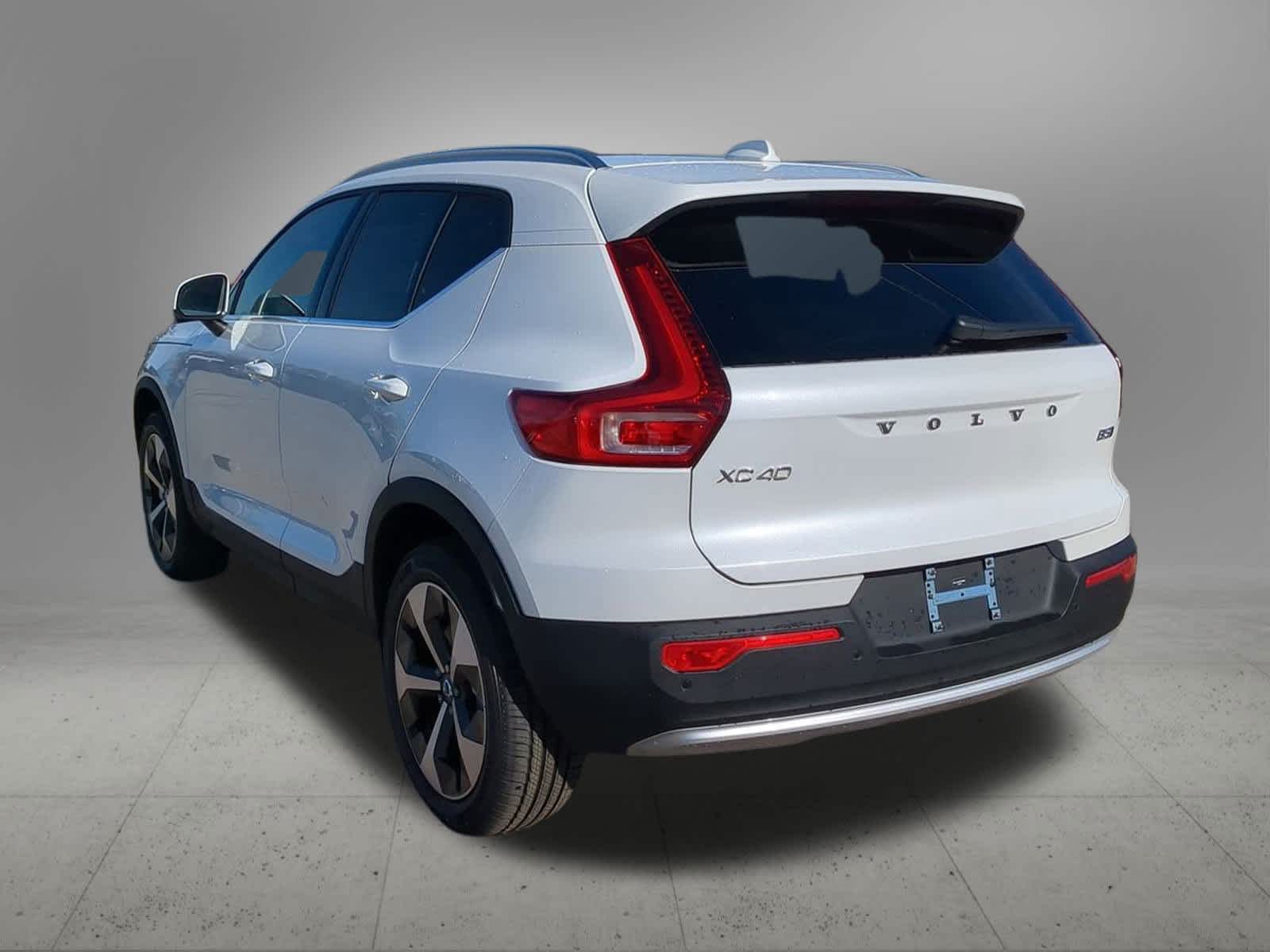 2025 Volvo XC40 Core photo 4