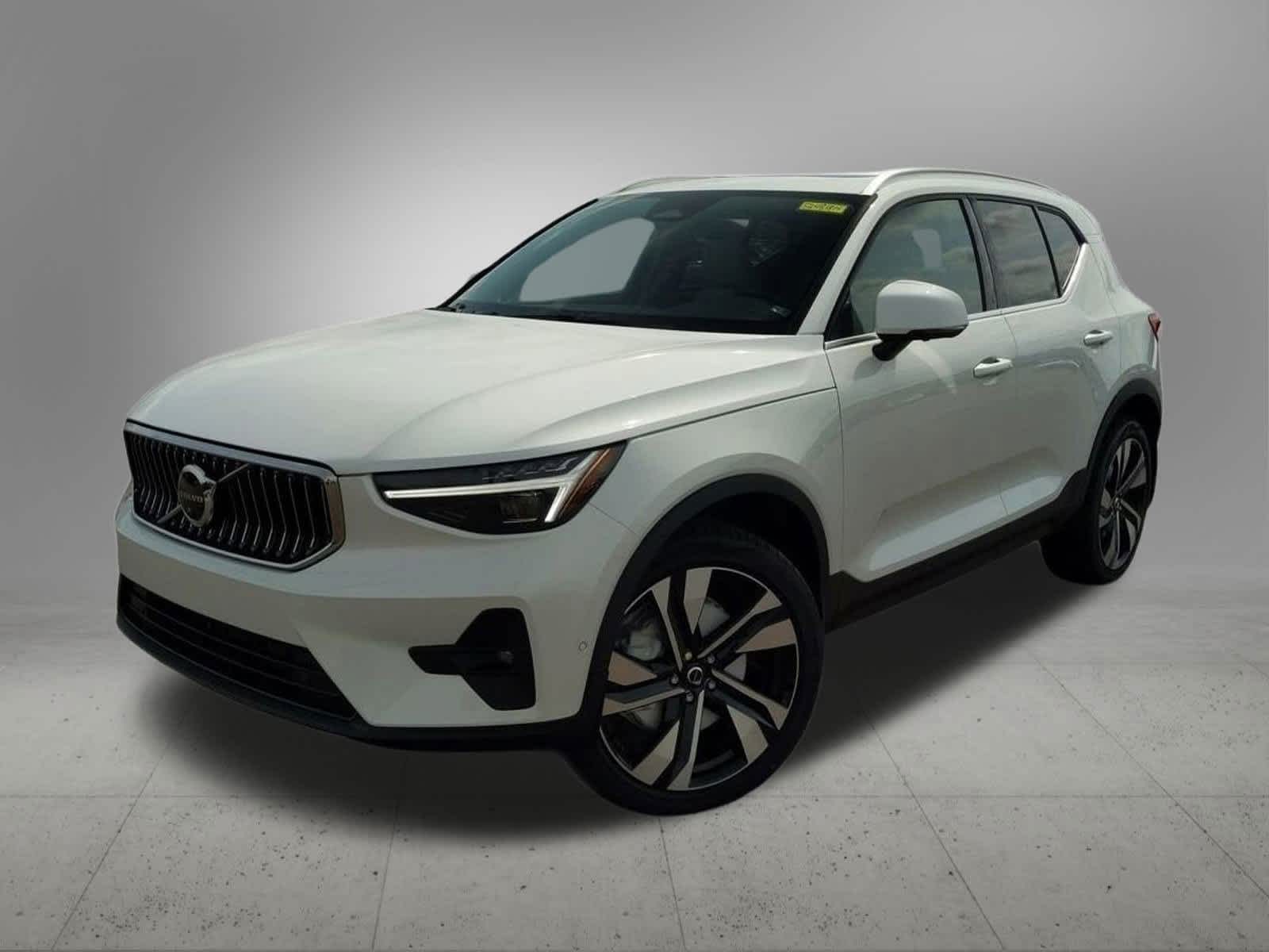 2025 Volvo XC40 B5 Ultimate -
                  Troy, MI