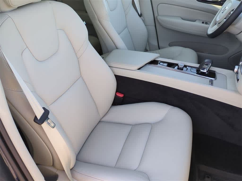 Thumbnail: 2025 Volvo XC60 - 21