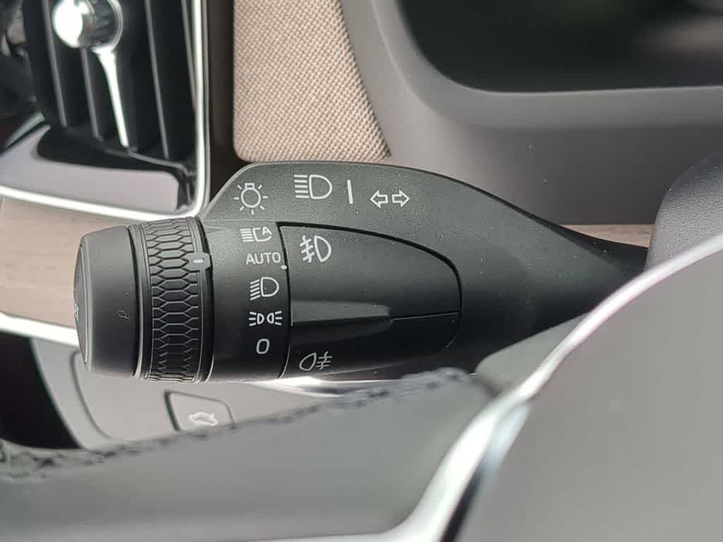 Thumbnail: 2026 Volvo XC90 - 25