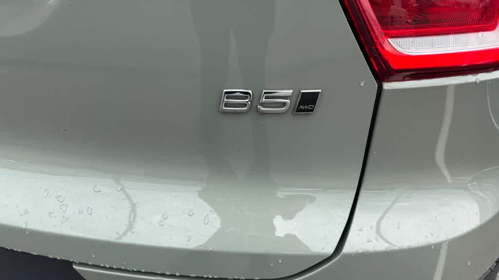 Thumbnail: 2023 Volvo XC40 - 14