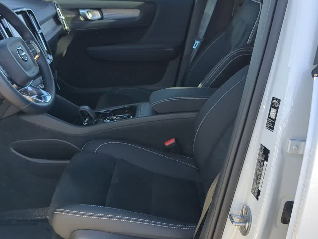 Thumbnail: 2026 Volvo XC40 - 15