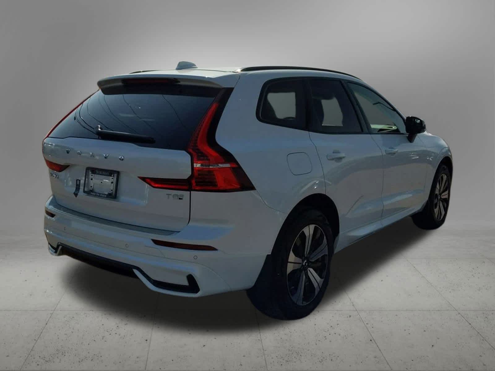Thumbnail: 2025 Volvo XC60 - 6