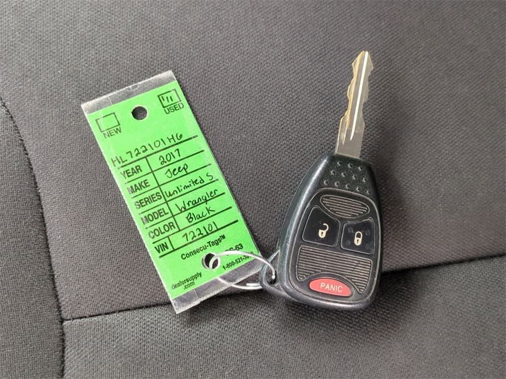 Thumbnail: 2017 Jeep Wrangler - 32