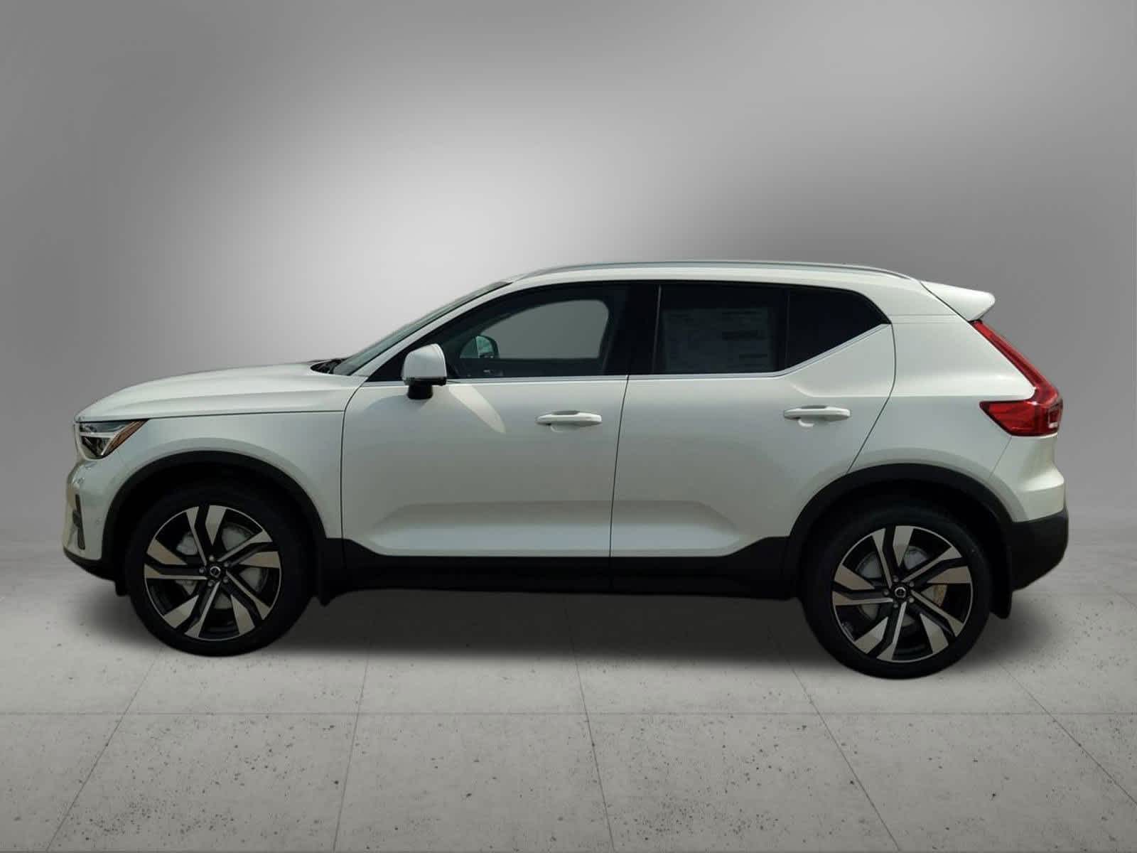 Thumbnail: 2025 Volvo XC40 - 3
