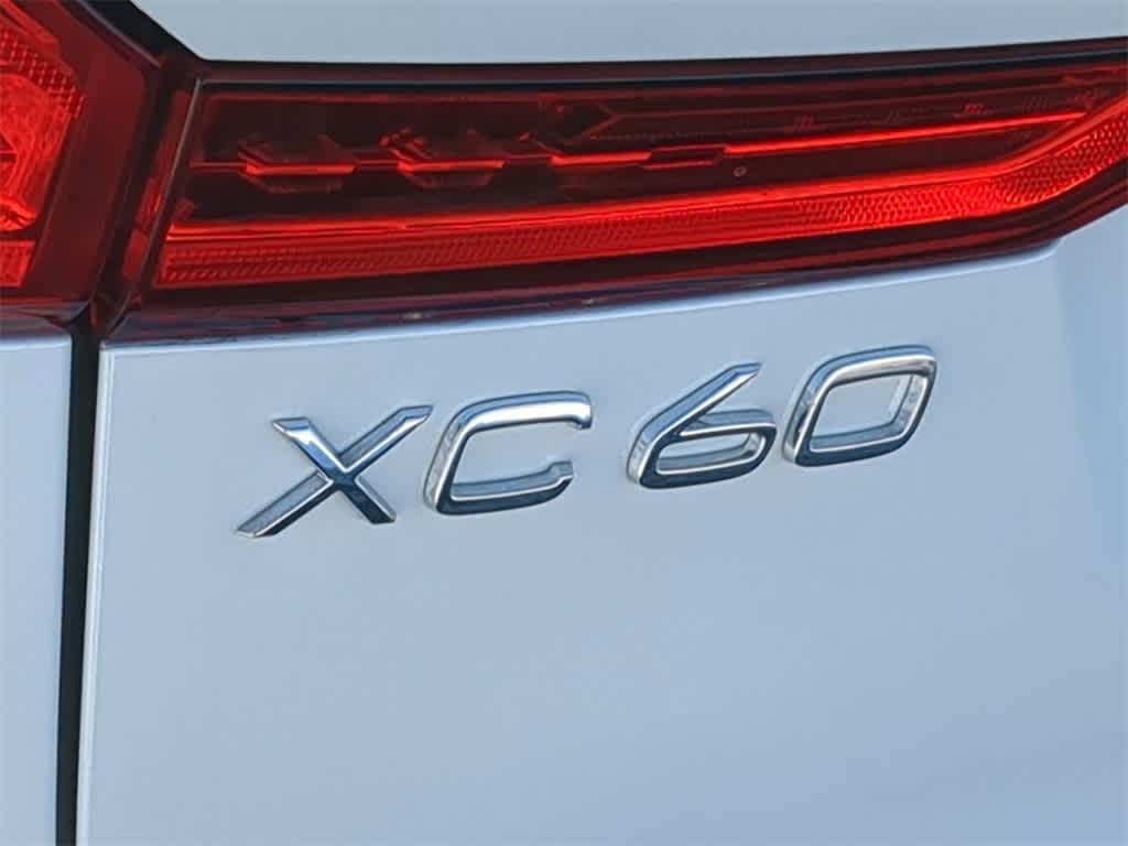 Thumbnail: 2025 Volvo XC60 - 12