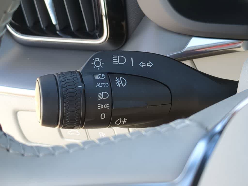 Thumbnail: 2025 Volvo XC60 - 25