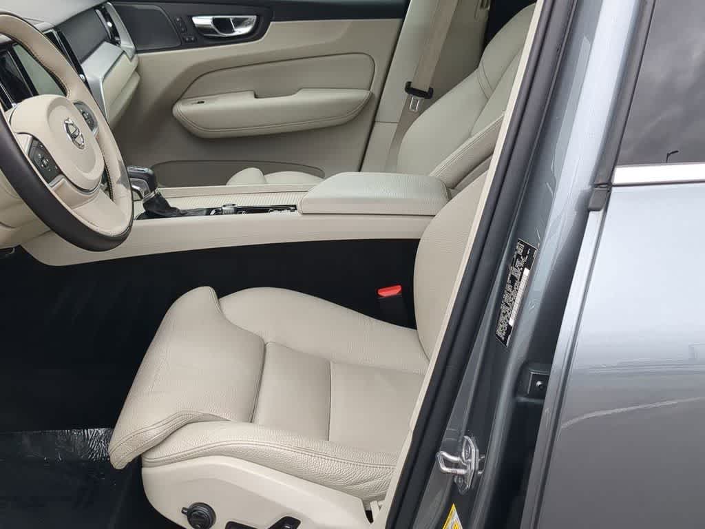 Thumbnail: 2019 Volvo XC60 - 15